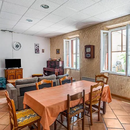 Lovely In With Kitchen Holiday home *