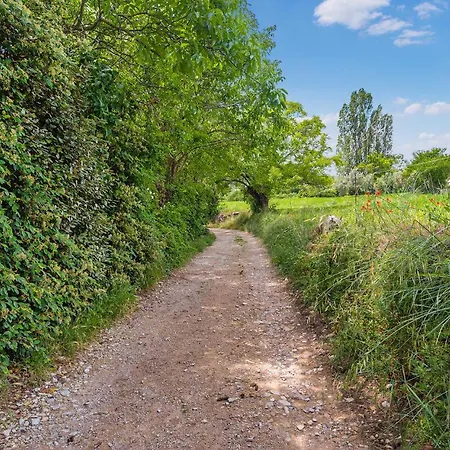 Lovely In With Kitchen Holiday home *